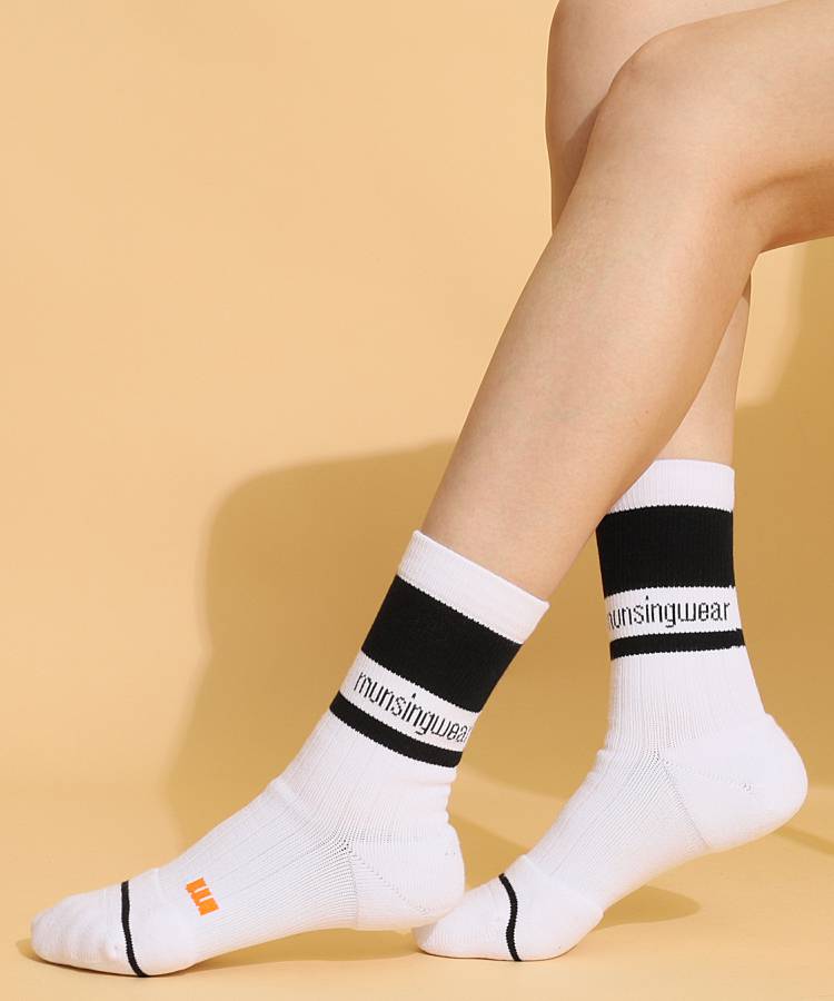 マンシングウェア MW 抗菌防臭ロゴラインミドル丈3Dソックス